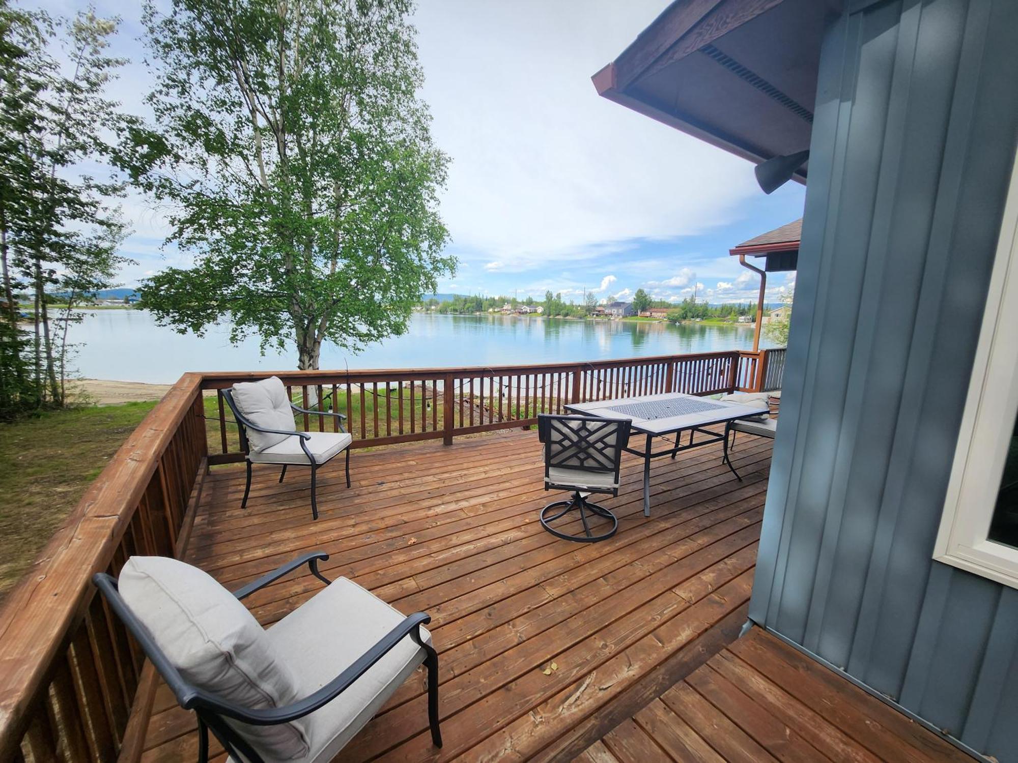 Hidden Lakefront Villa Fairbanks