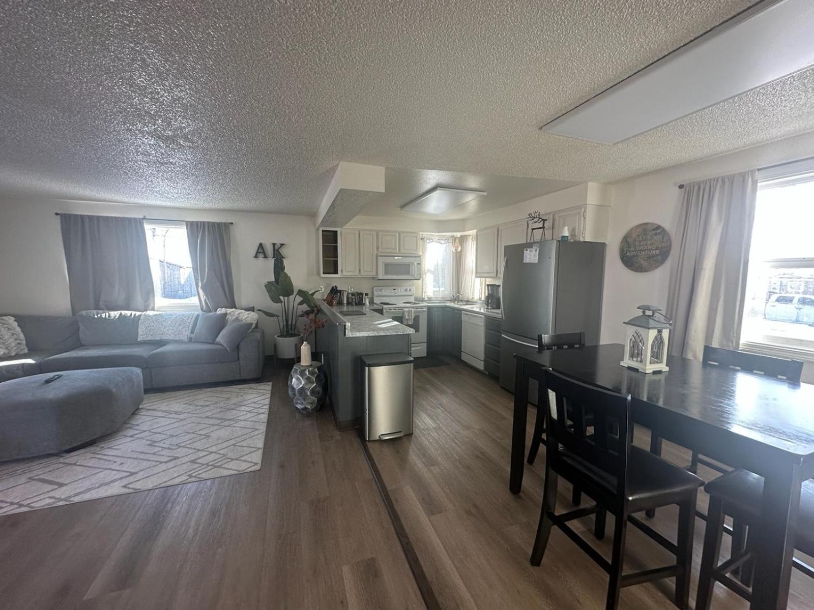 Newly Remodeled Relaxing Near Downtown Fairbanks