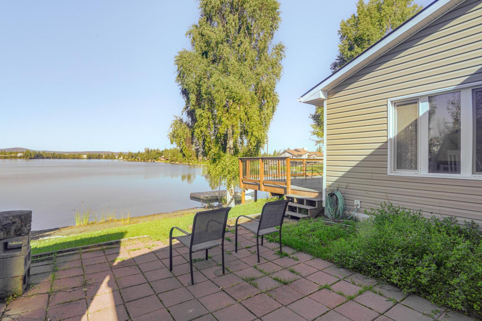 Lakefront With Private Beach! Holiday home Fairbanks