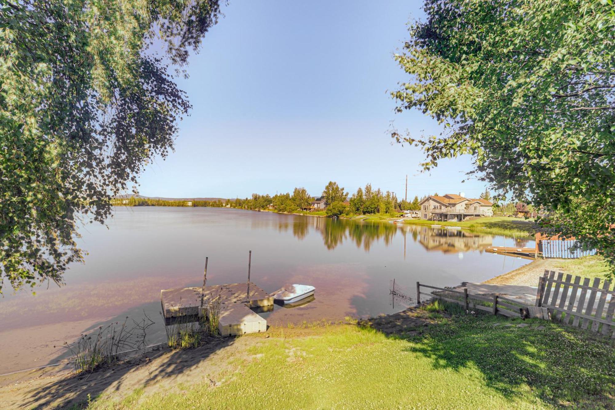 Lakefront With Private Beach! * Fairbanks