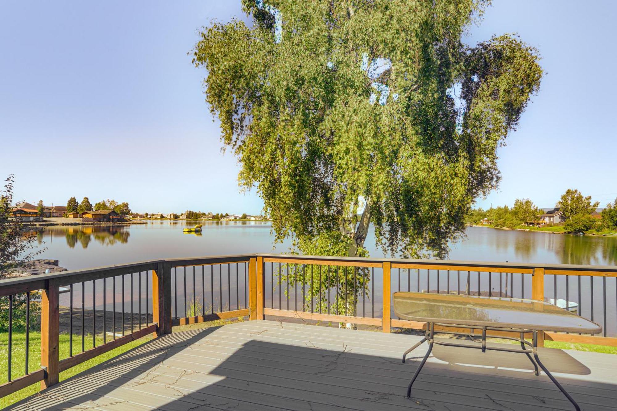 Lakefront With Private Beach! Holiday home