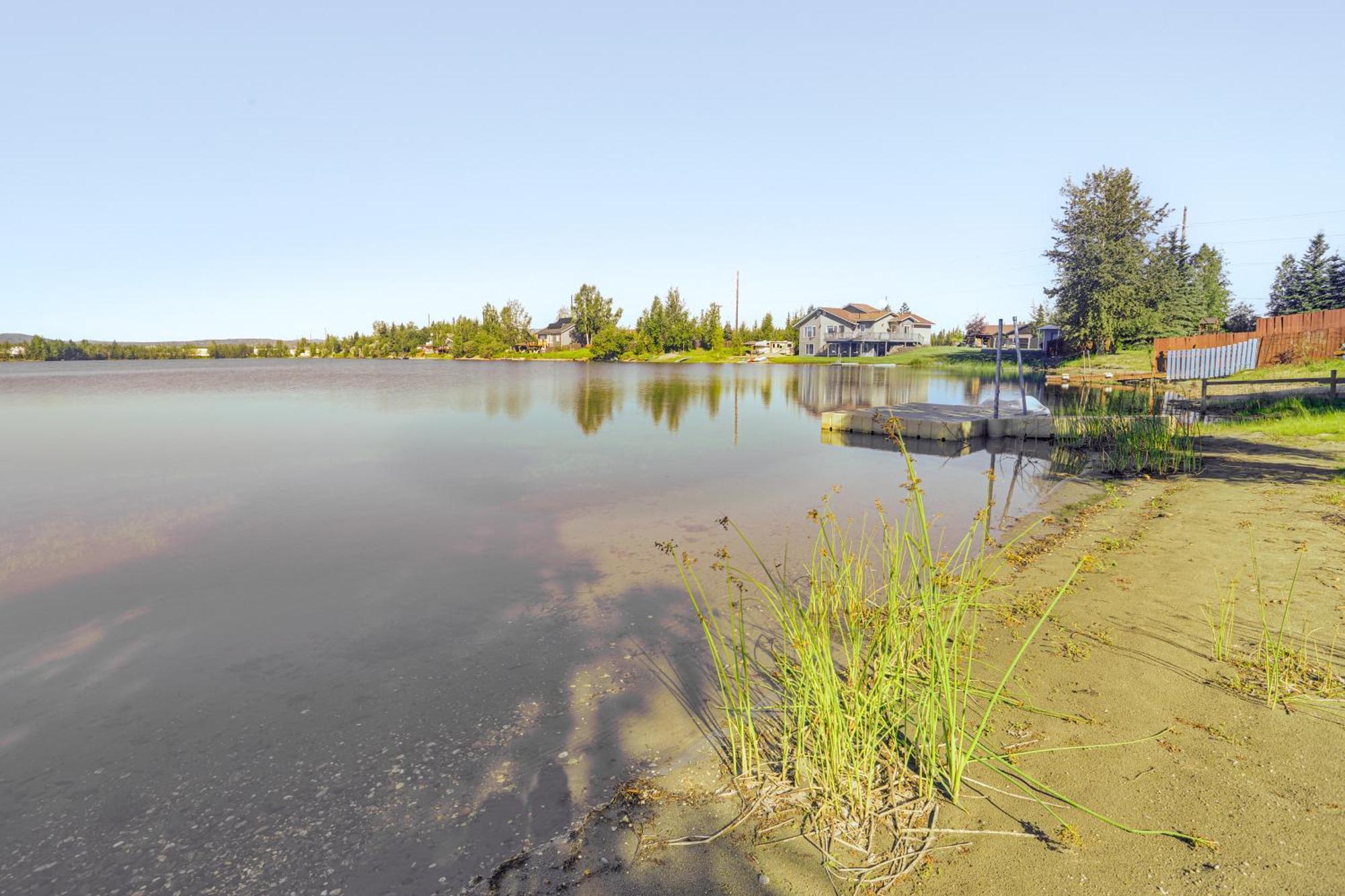 Lakefront With Private Beach! Holiday home Fairbanks