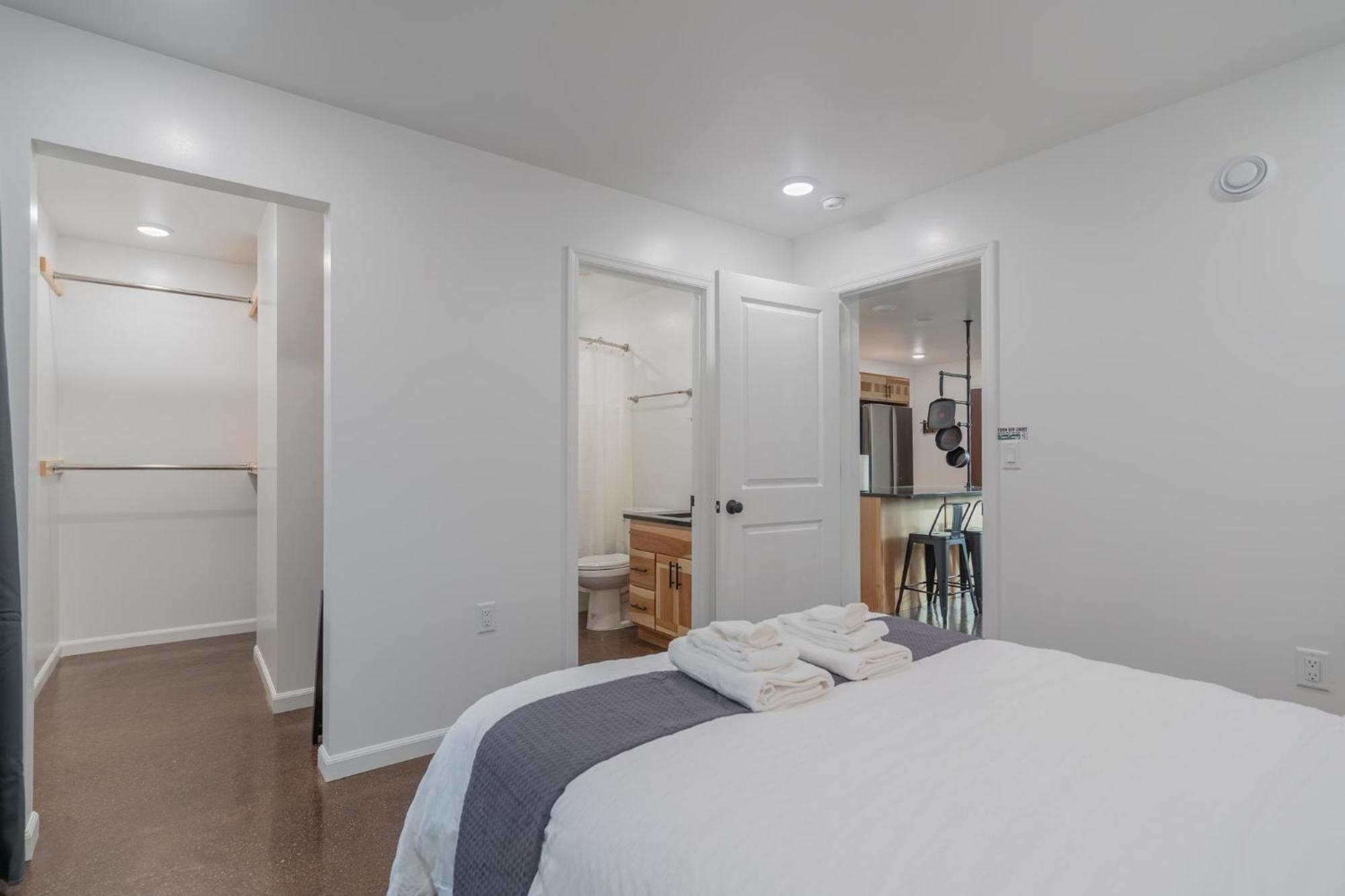 The Pet Friendly Executive Northernwind 1.0 *