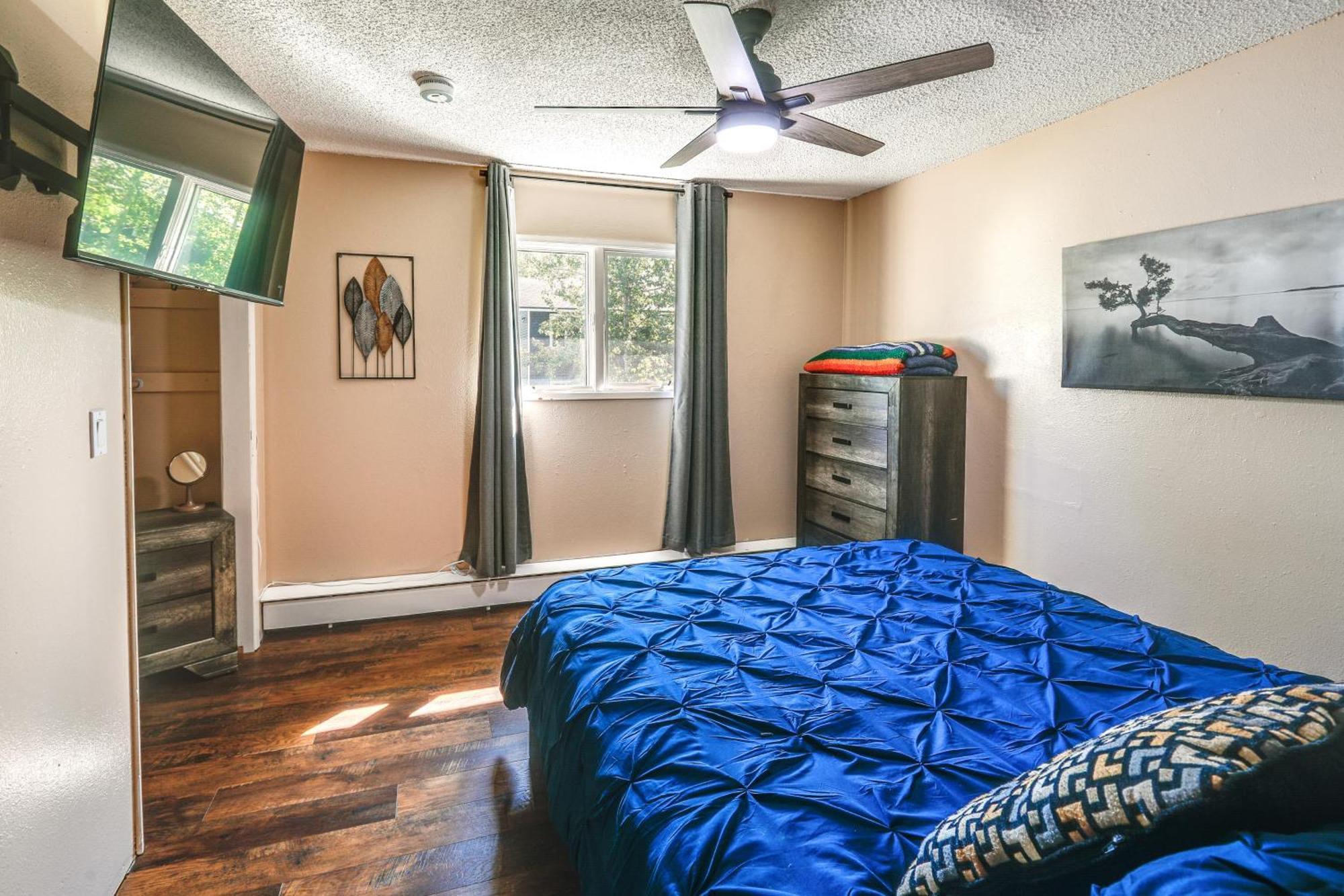 Convenient About 1 Mi To Downtown! *