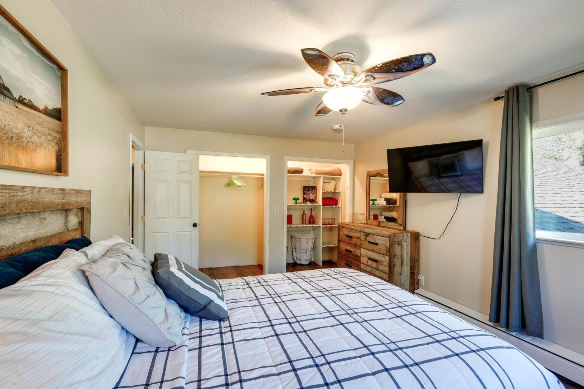 Convenient About 1 Mi To Downtown! * Fairbanks