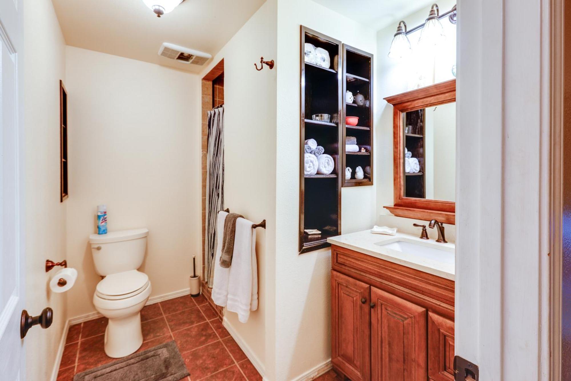 Convenient About 1 Mi To Downtown! Apartment
