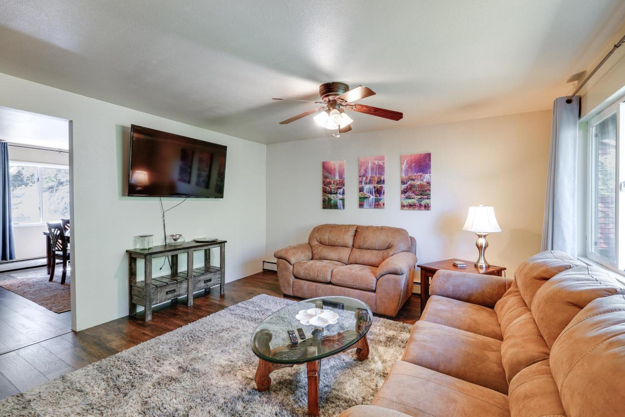 Convenient About 1 Mi To Downtown! *