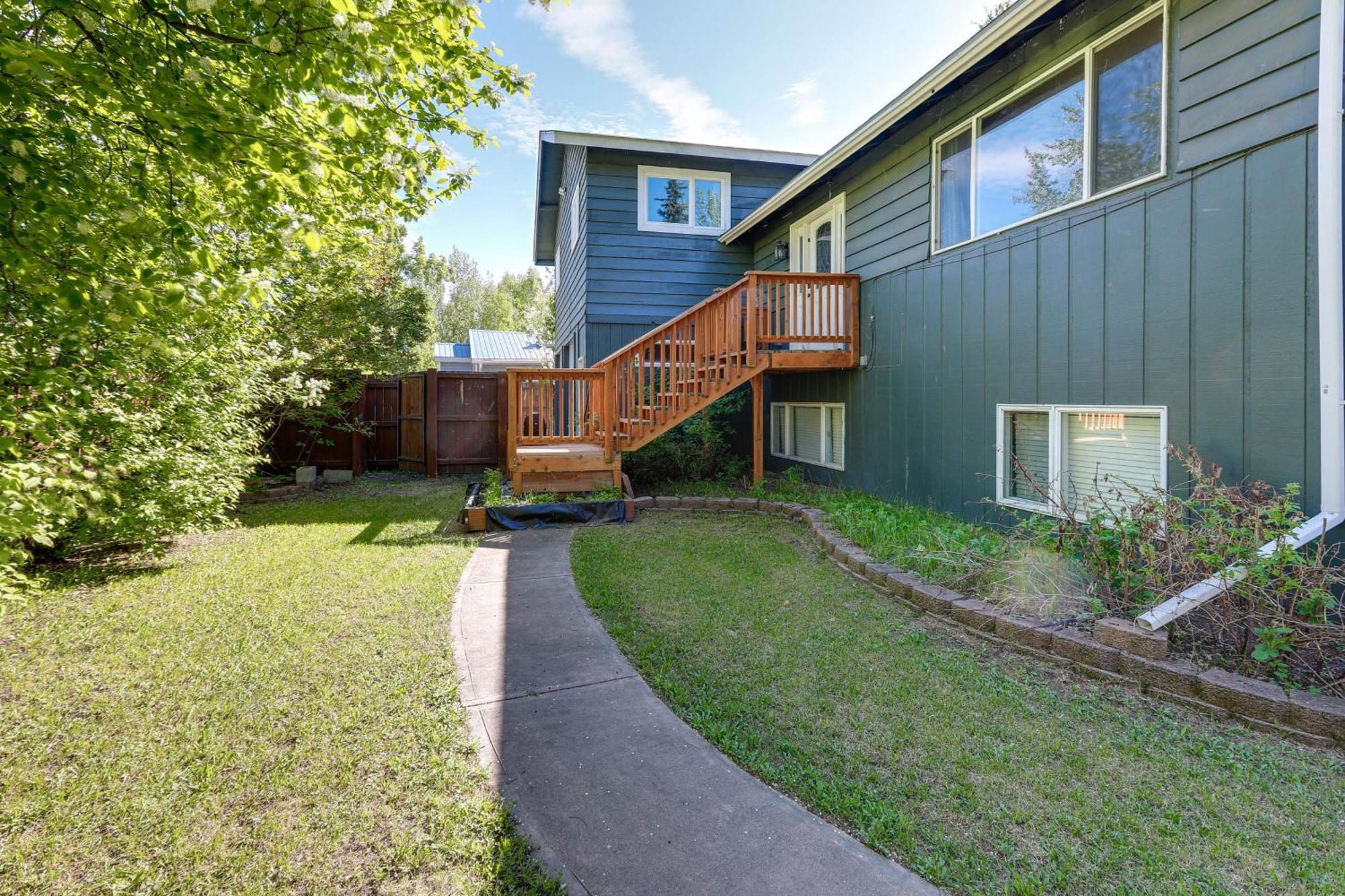 Convenient About 1 Mi To Downtown! *