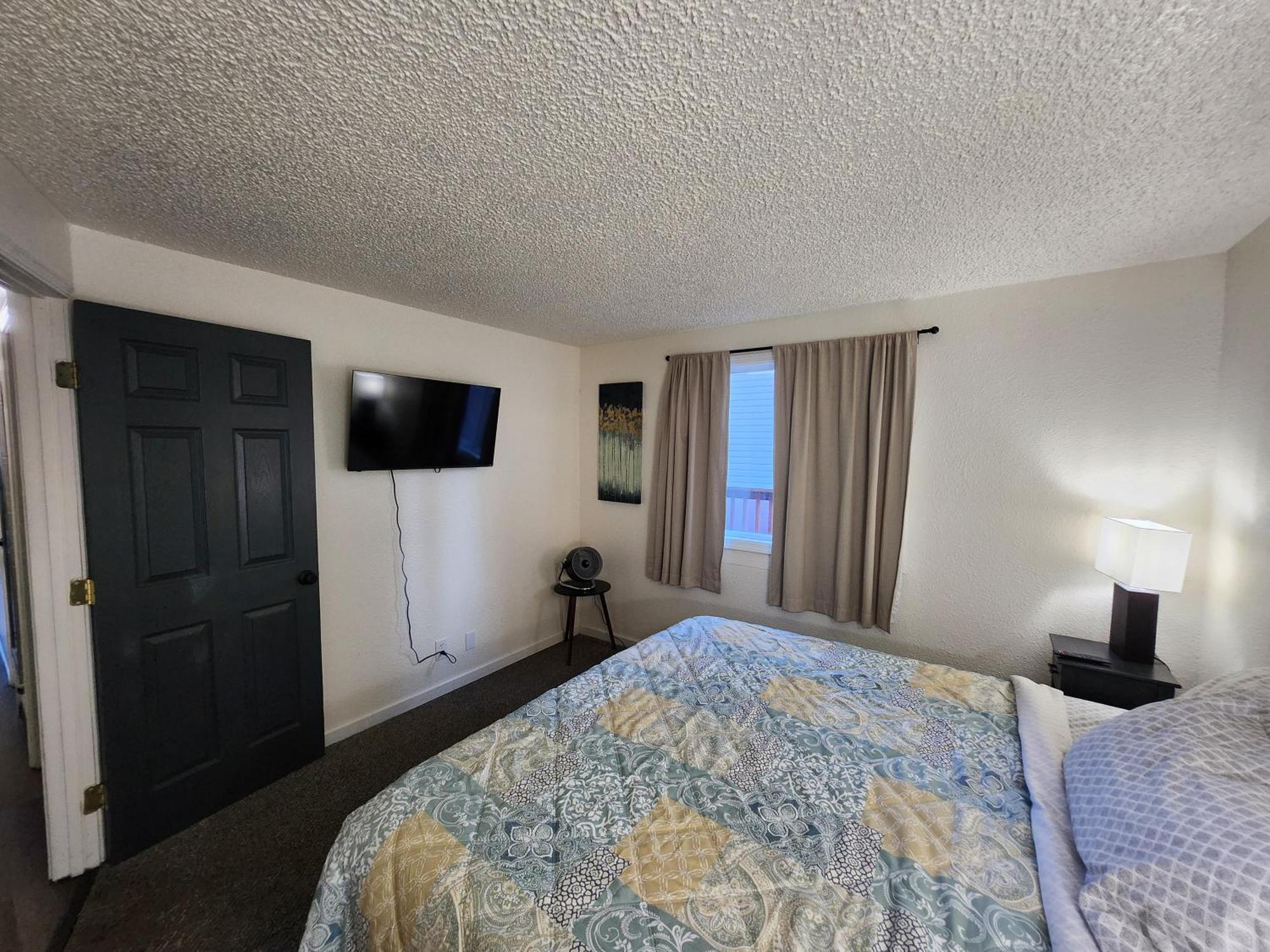 Newly Remodeled Relaxing Near Downtown Apartment *