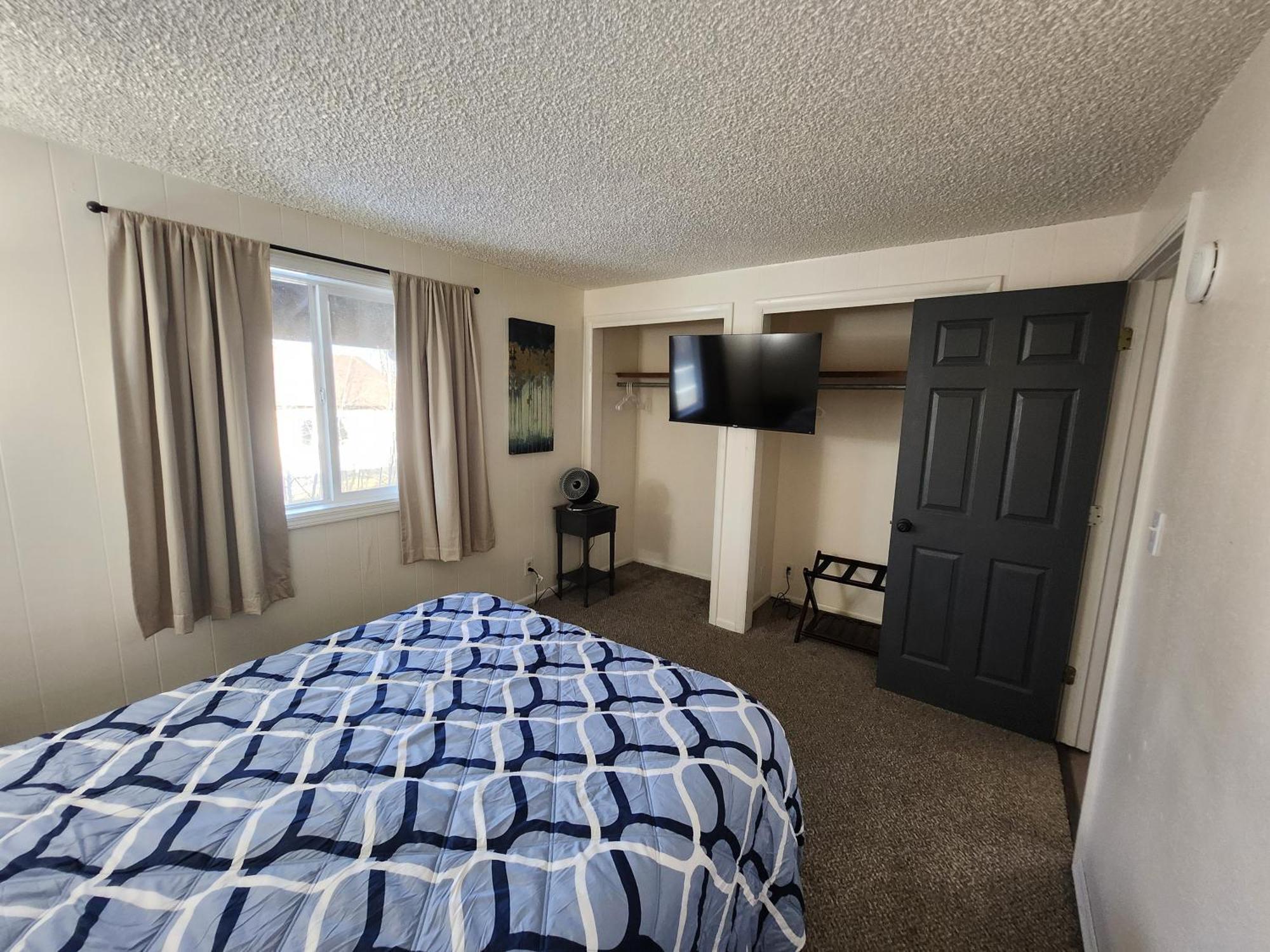 Newly Remodeled Relaxing Near Downtown Apartment