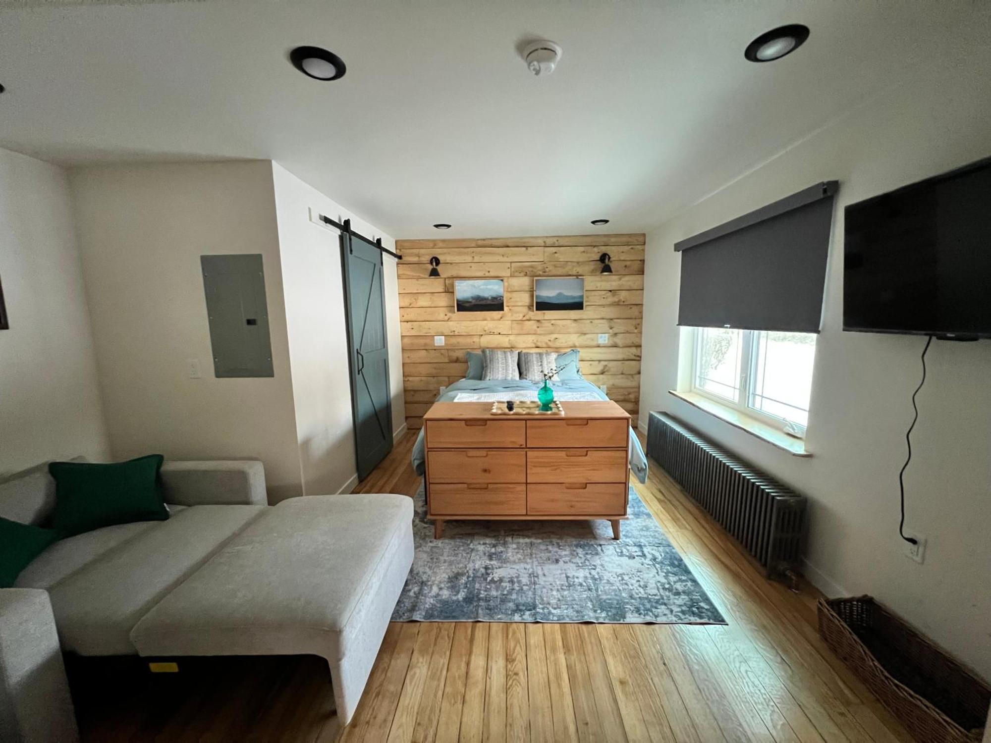 Dollhouse Downtown Apartment *