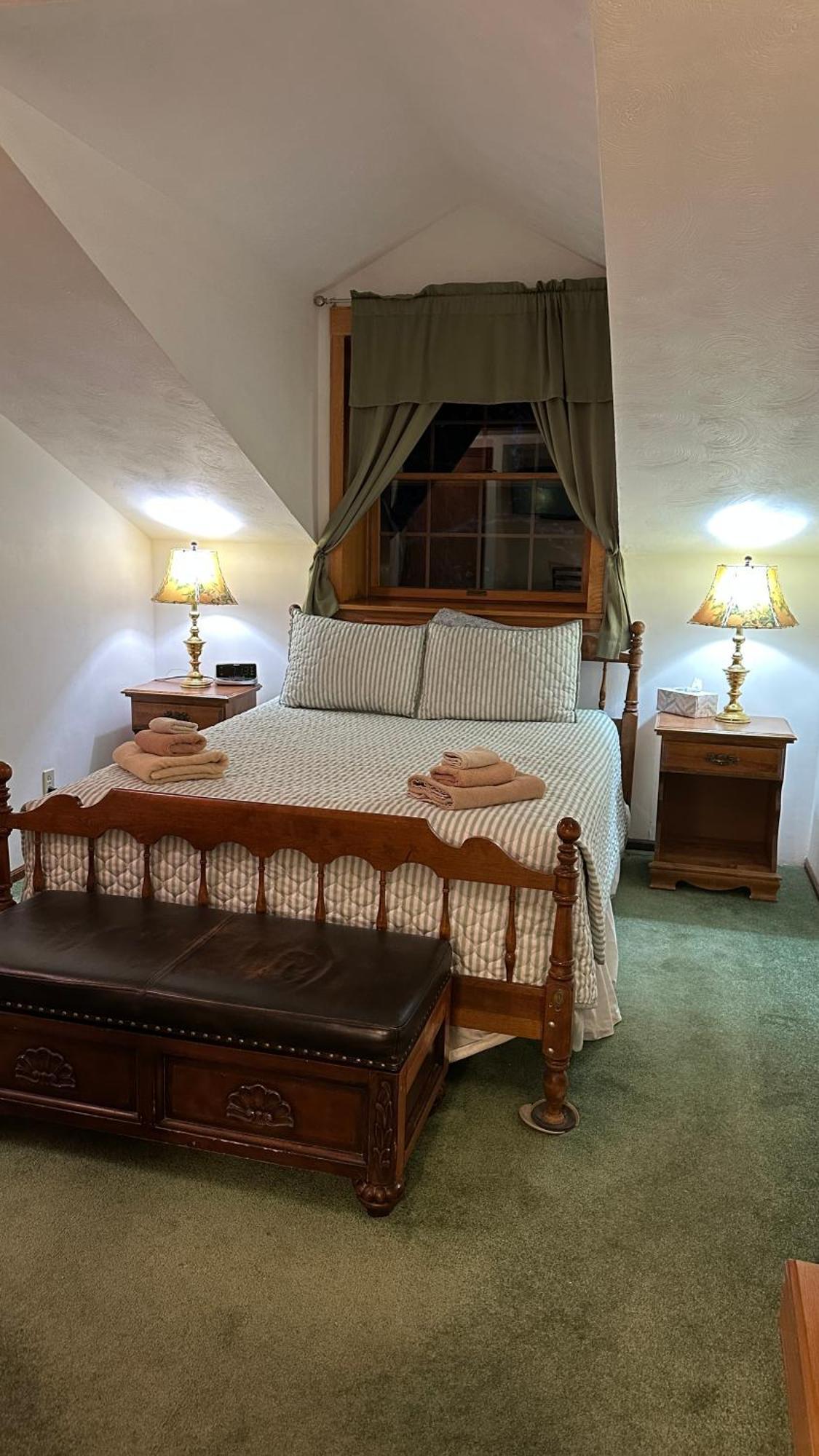 7 Gables & 3*