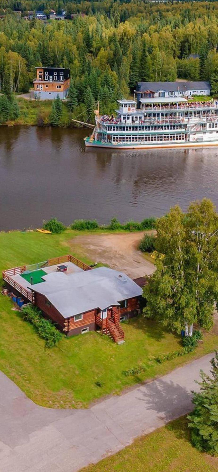 Chena River Roadhouse Full House * Fairbanks