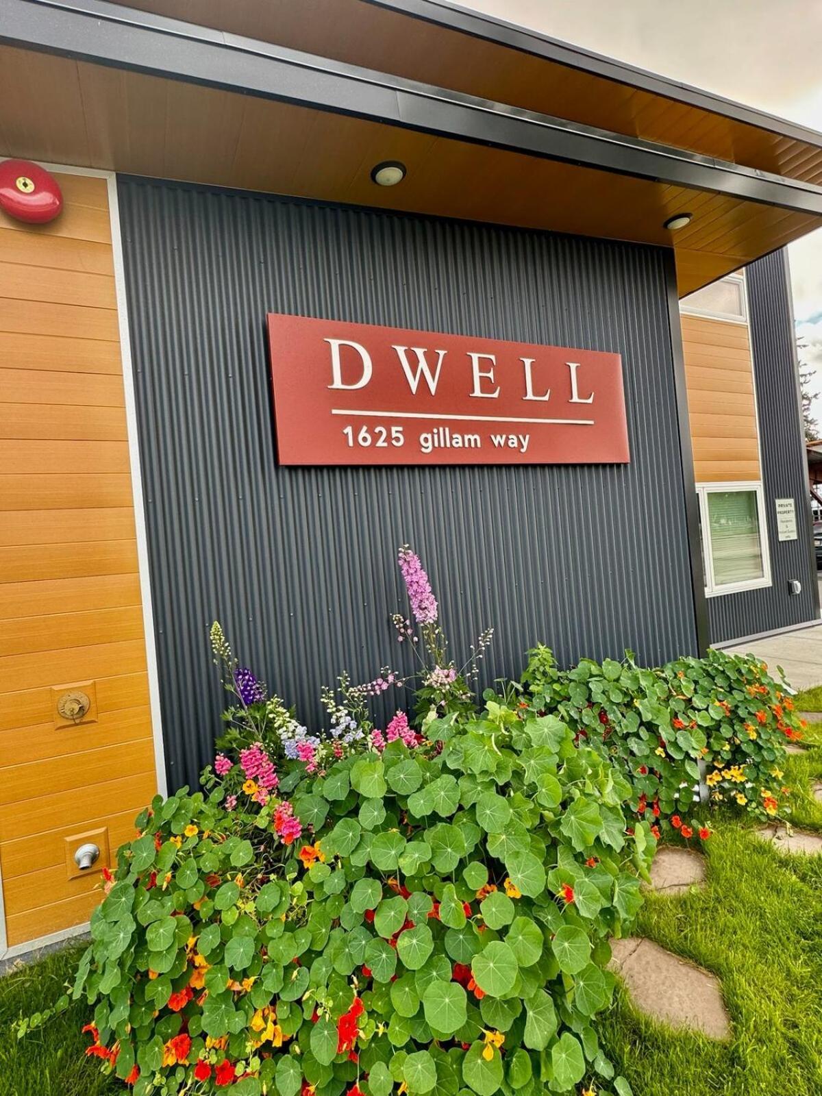 Dwell In Alaska C * Fairbanks