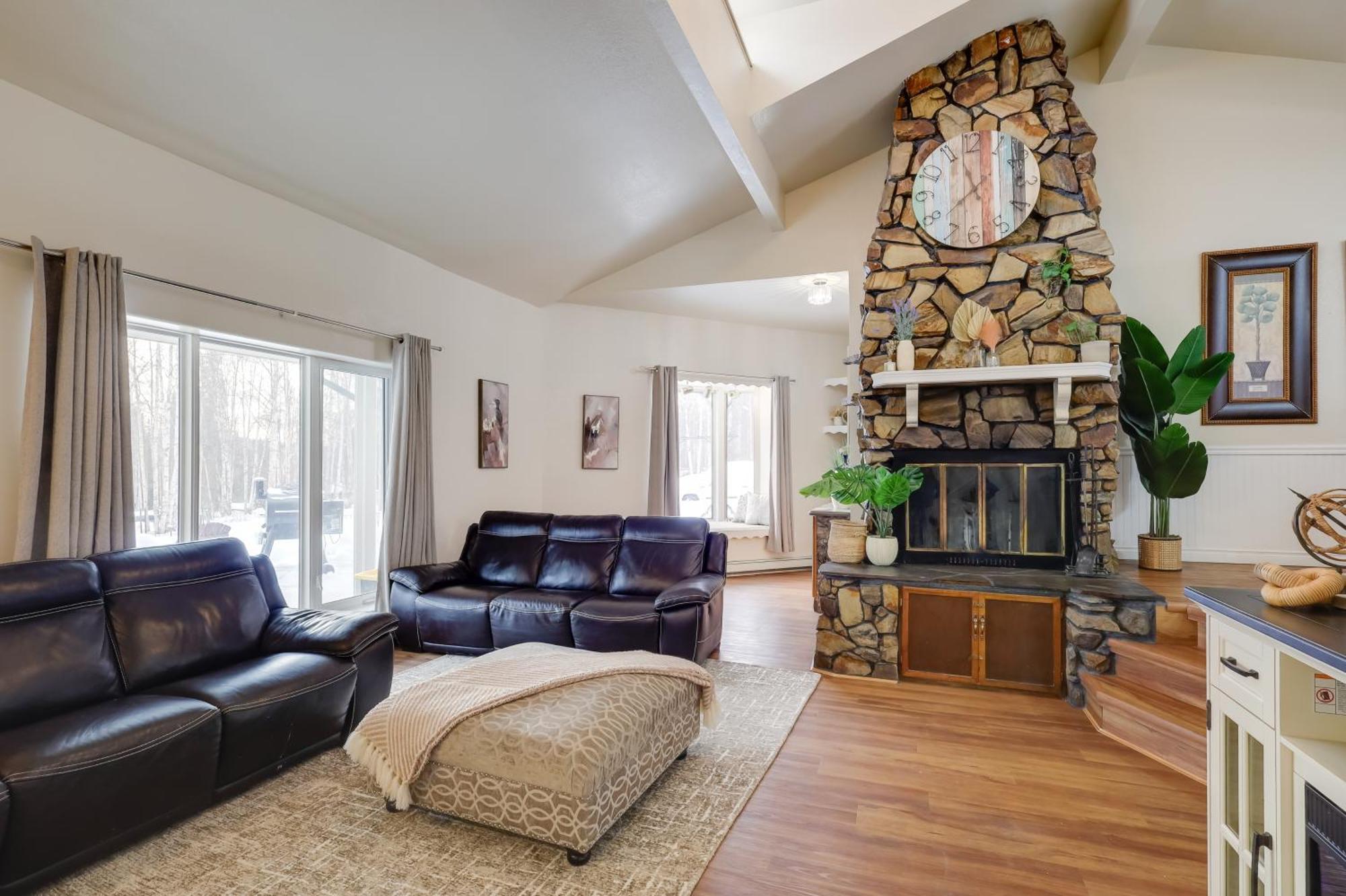 Hot Tub Haven Group Getaway In Fairbanks! Holiday home *
