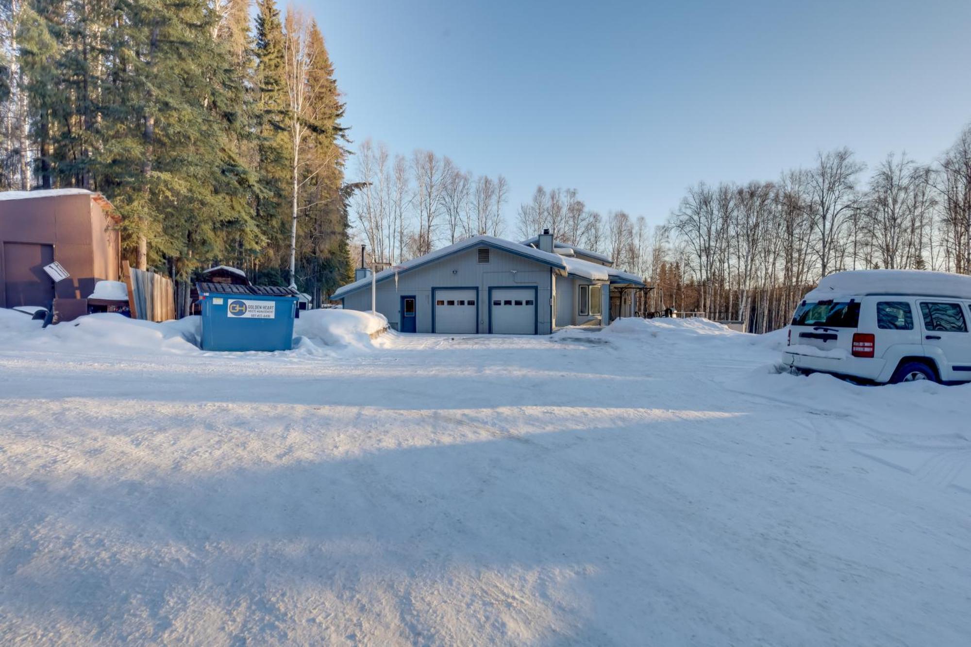 Holiday home Hot Tub Haven Group Getaway In Fairbanks! *