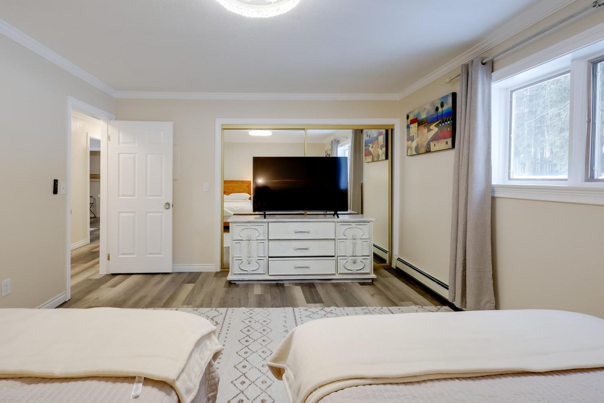 Hot Tub Haven Group Getaway In Fairbanks! *