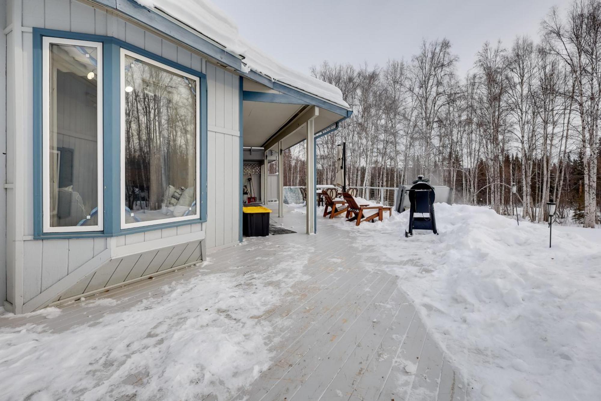 Holiday home Hot Tub Haven Group Getaway In Fairbanks!