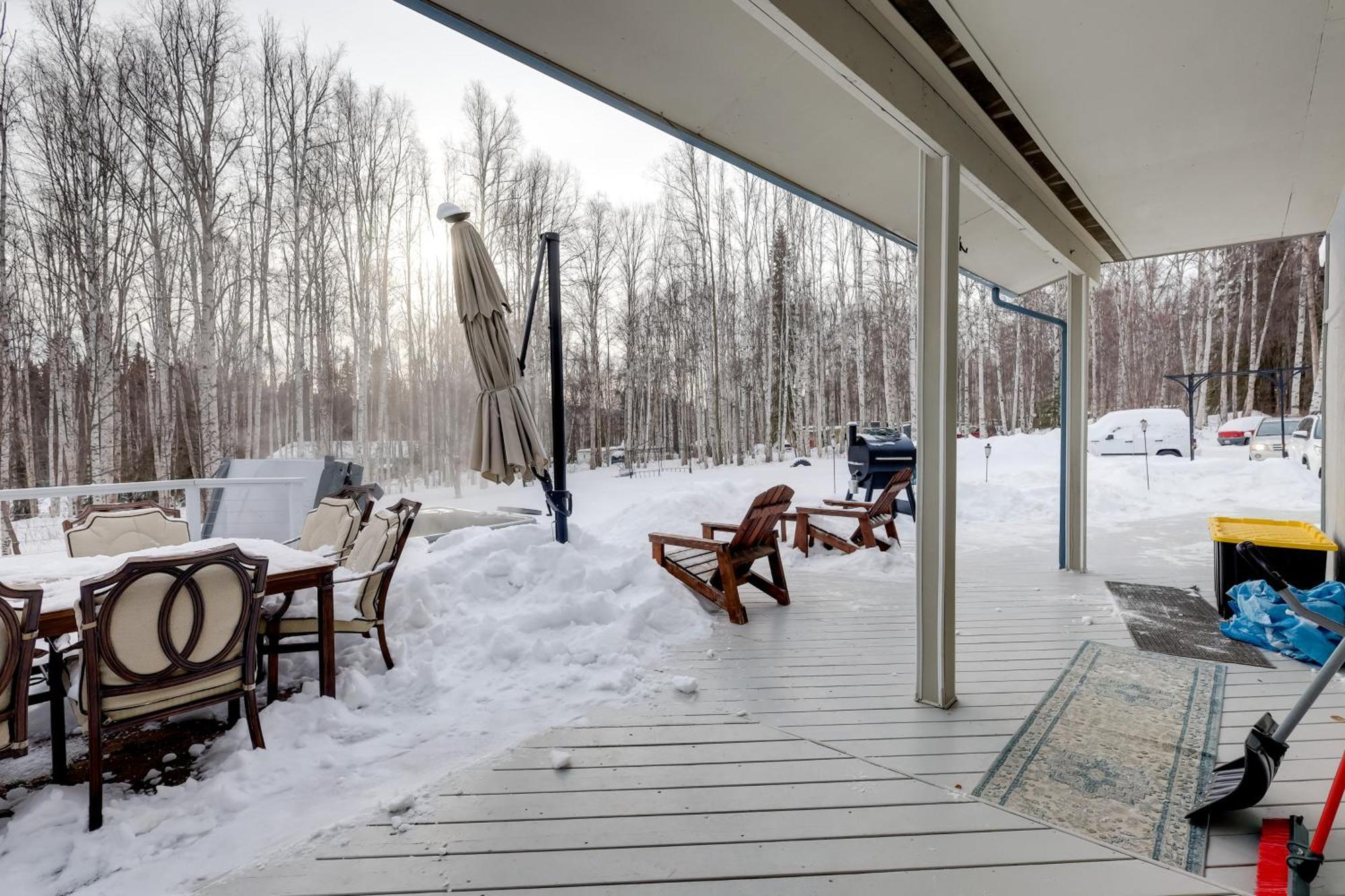 Holiday home Hot Tub Haven Group Getaway In Fairbanks!
