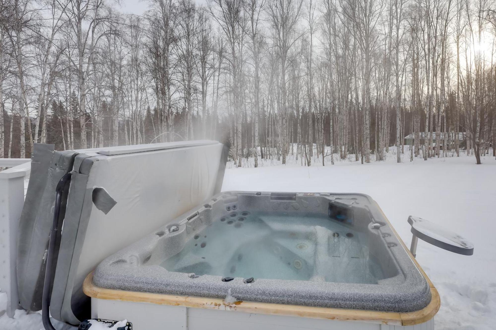 Hot Tub Haven Group Getaway In Fairbanks! Holiday home *