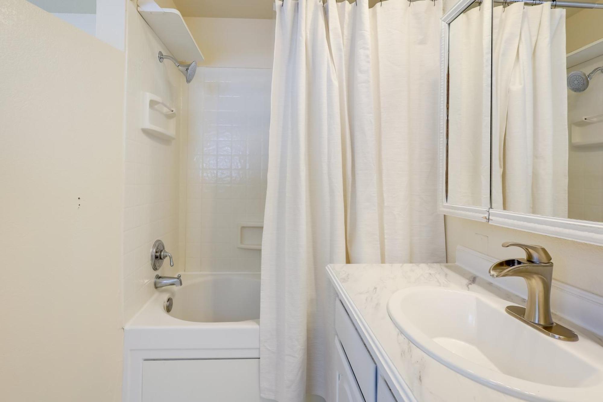 Holiday home Hot Tub Haven Group Getaway In Fairbanks!