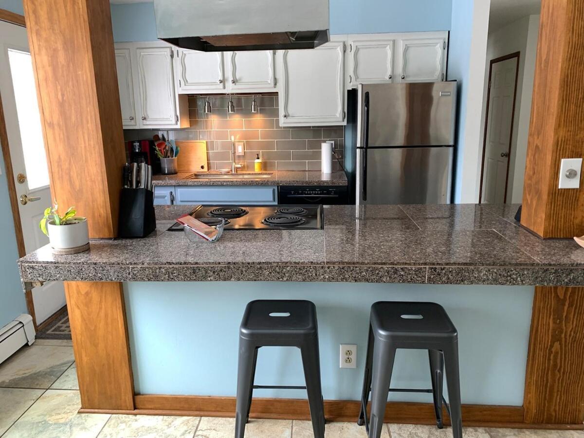 Two Bedroom In Great Location Apartment *