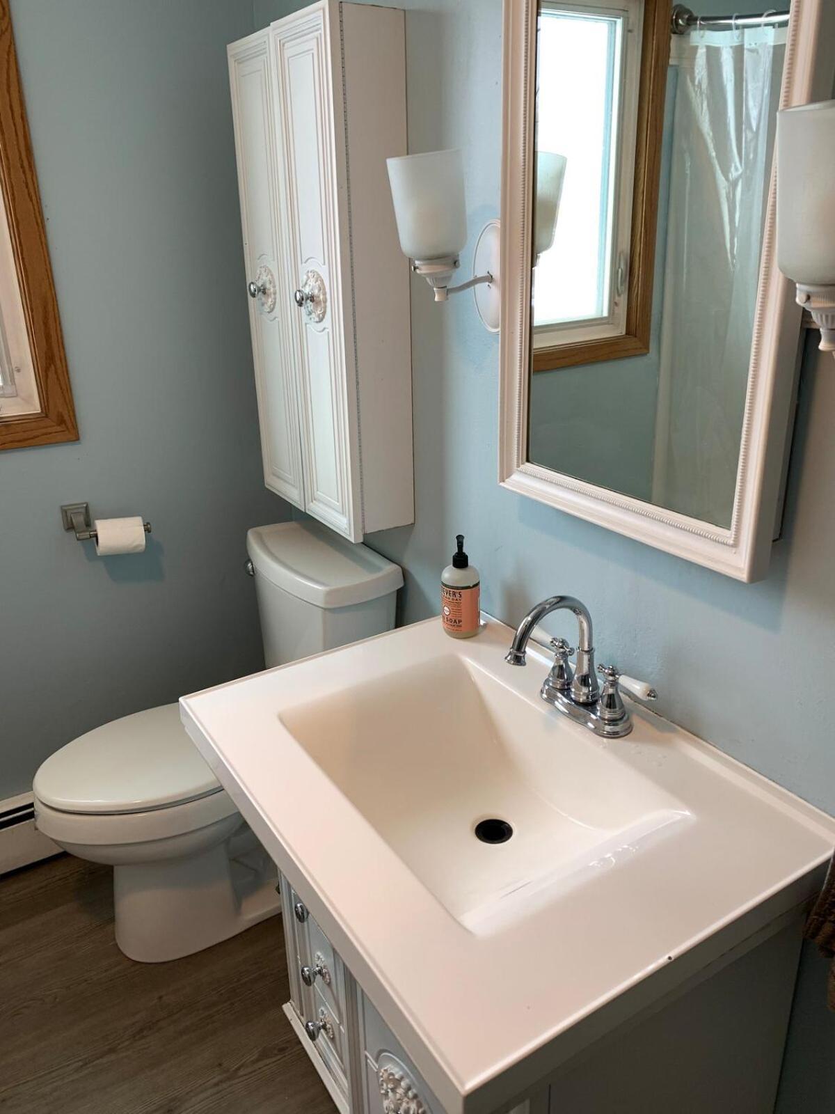 Two Bedroom In Great Location Apartment *