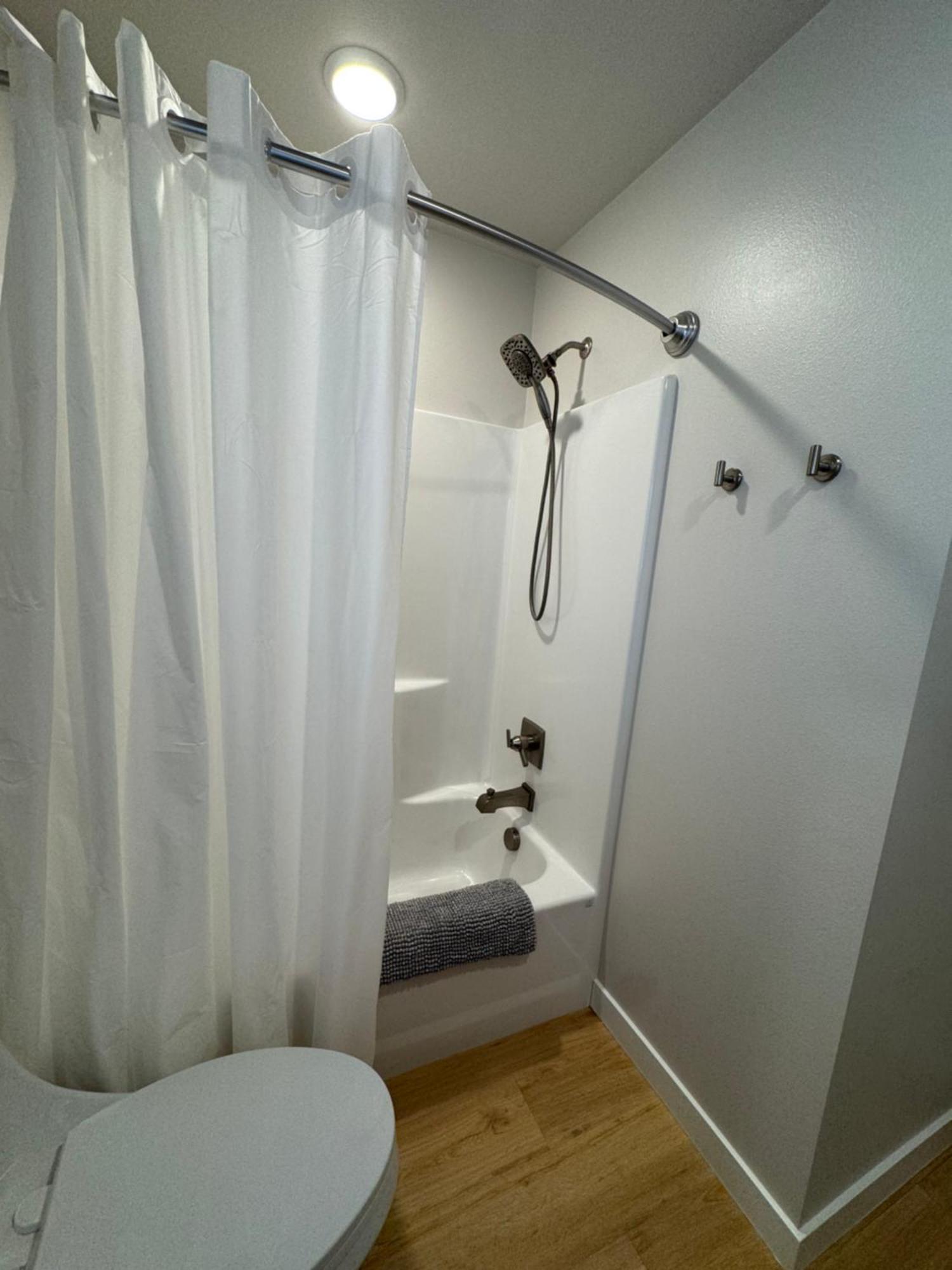 Dwell In Alaska E Apartment *