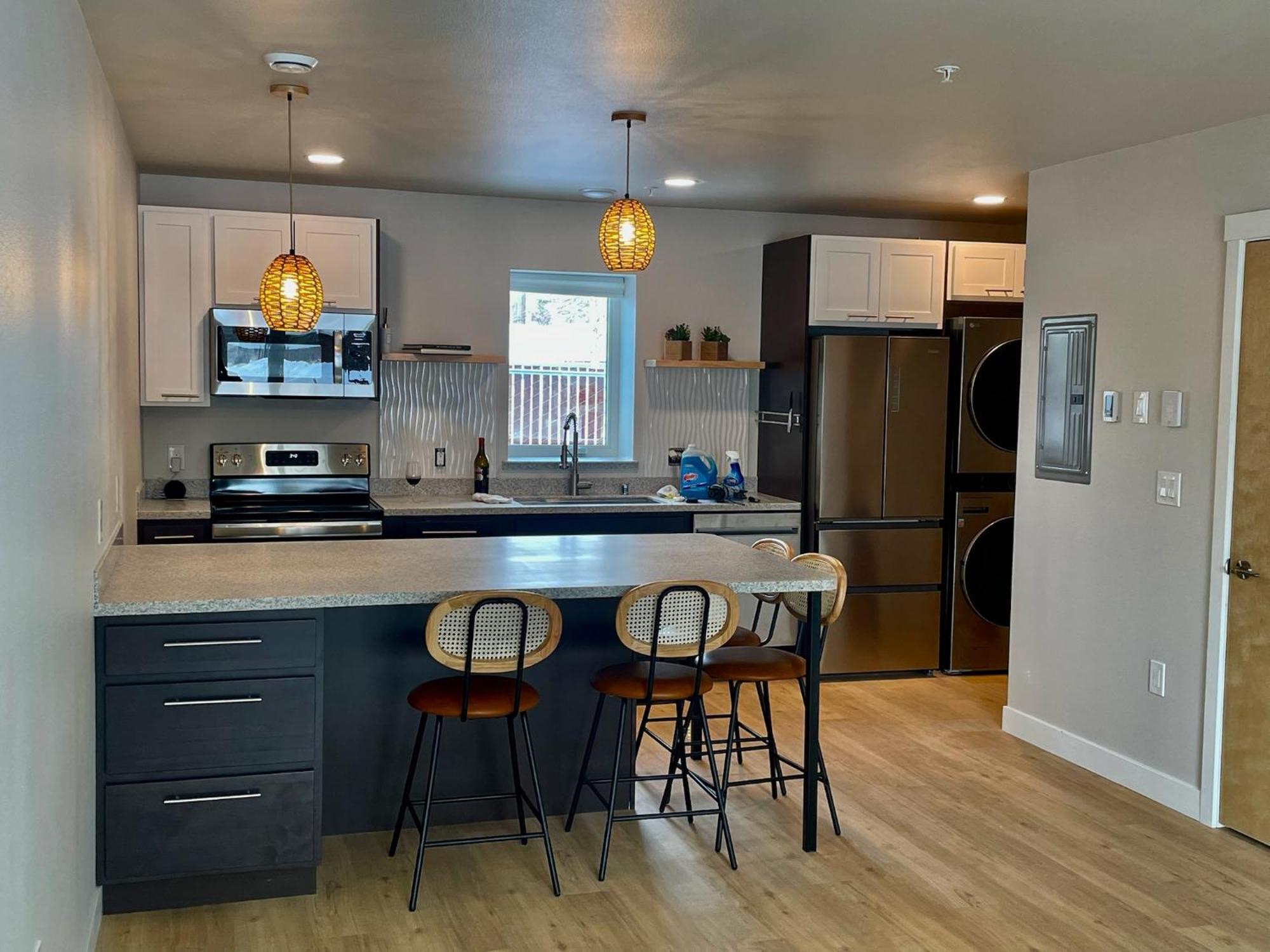 Dwell In Alaska E Apartment *