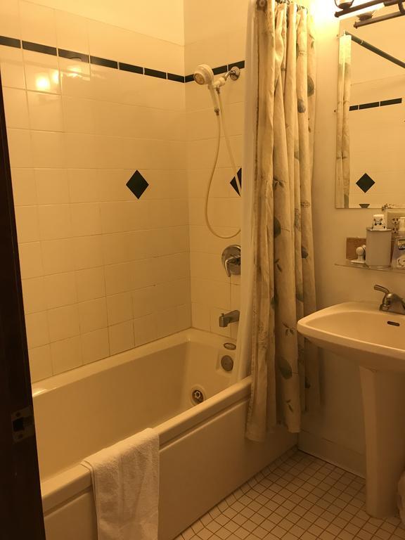 7 Gables & Inn 3*