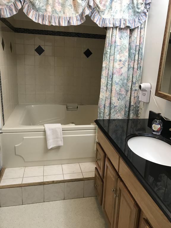Inn 7 Gables & 3*
