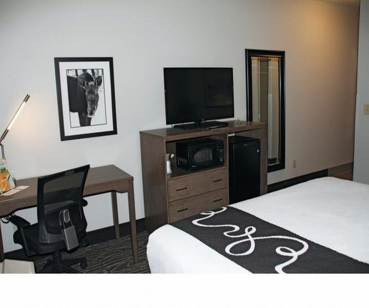 La Quinta By Wyndham Airport Hotel