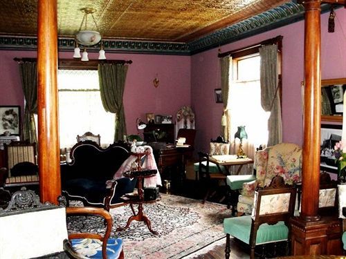 Hotel Alaska Heritage House