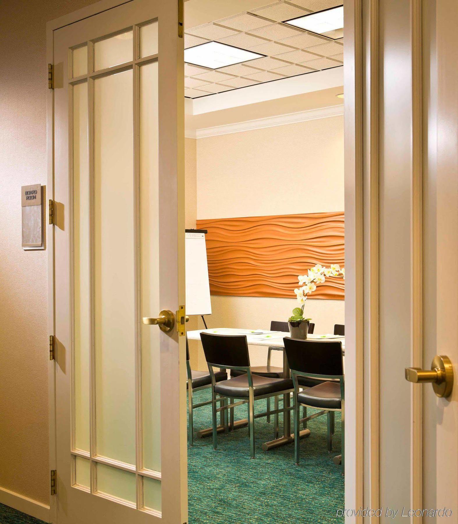 Hotel Springhill By Marriott 3*