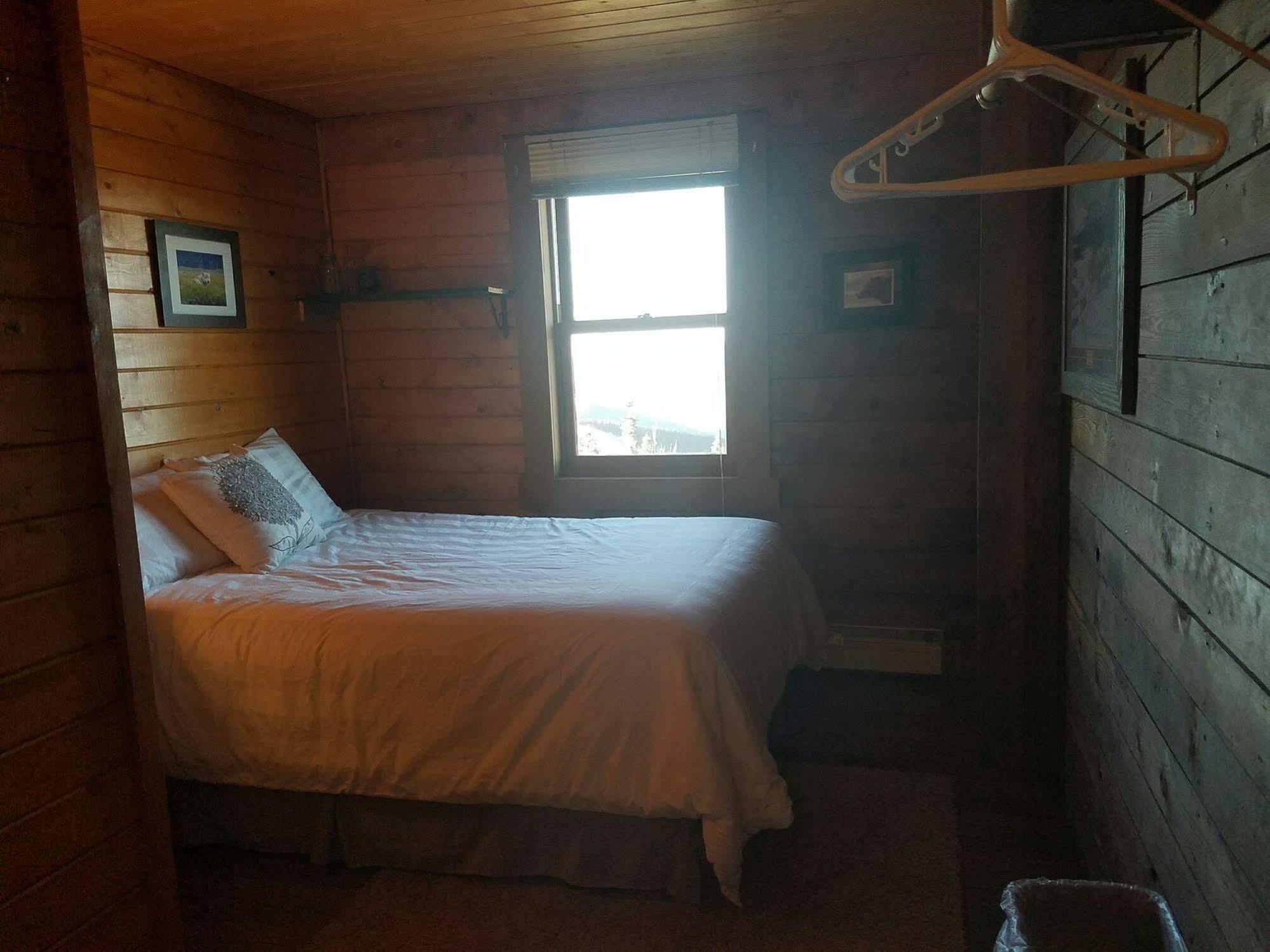 Mount Aurora Lodge *