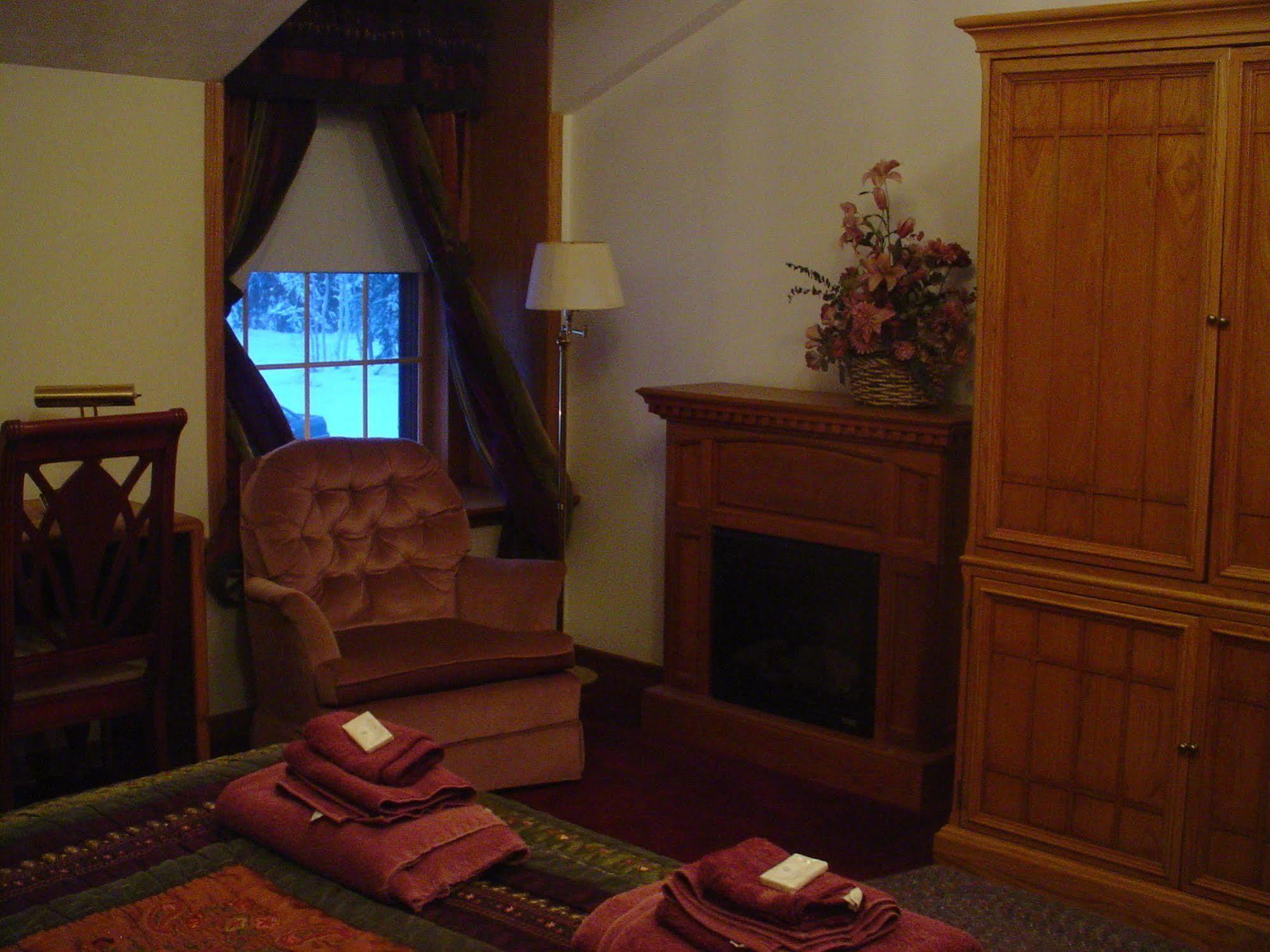7 Gables & Inn