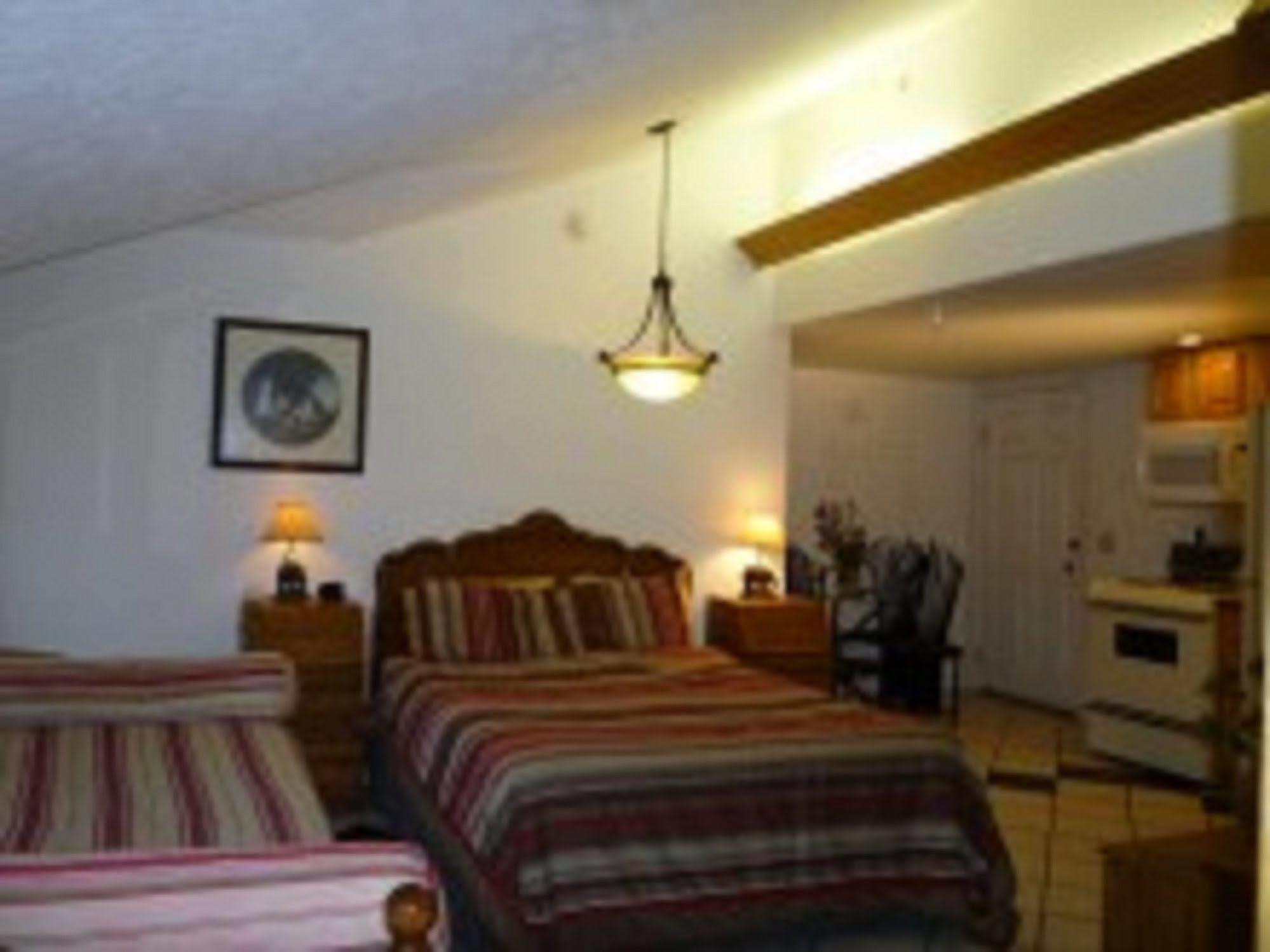 7 Gables & Inn