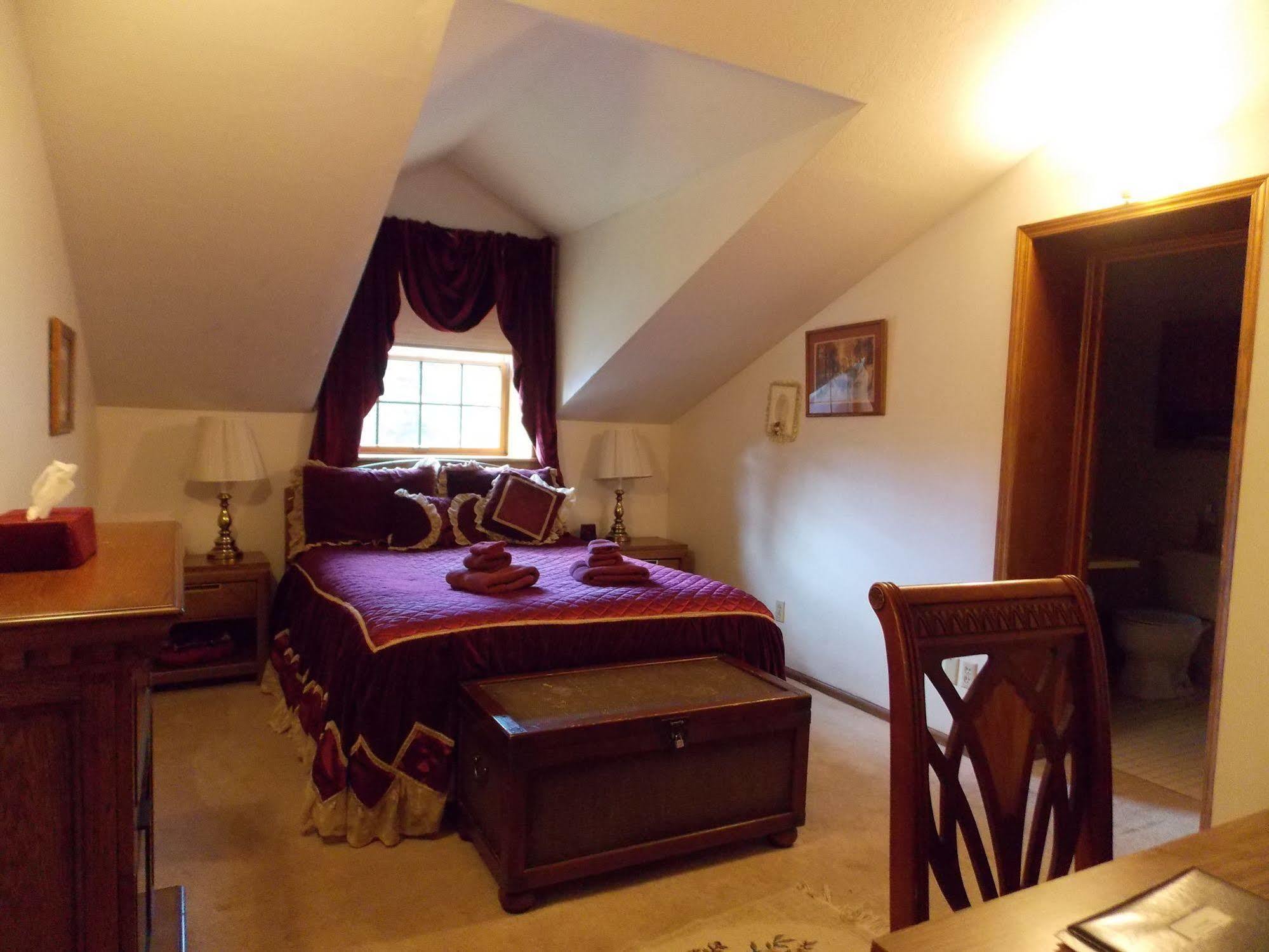 7 Gables & Inn