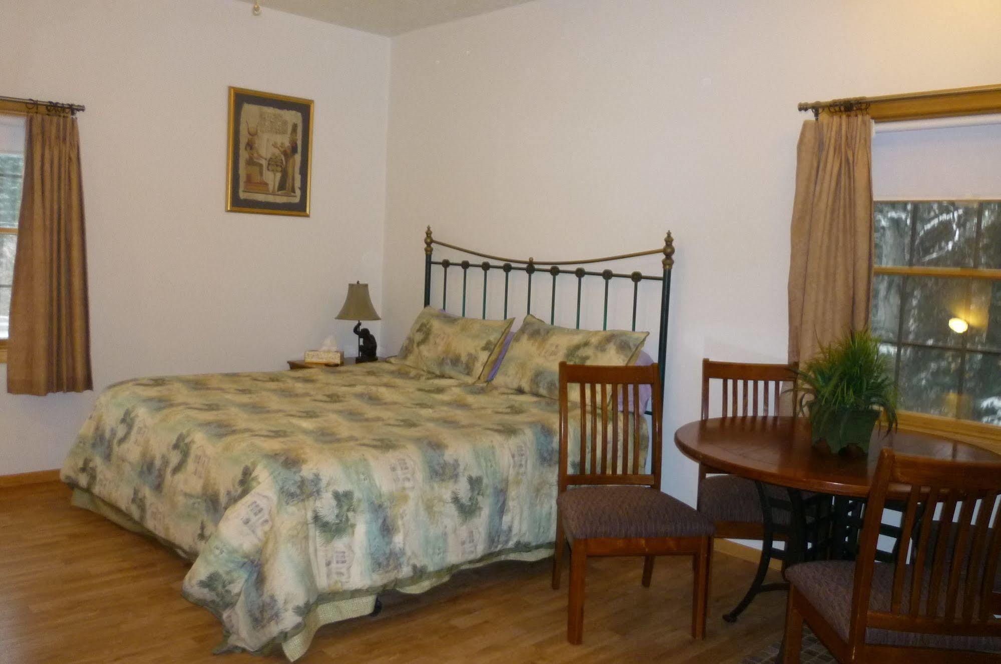 7 Gables & 3* Fairbanks