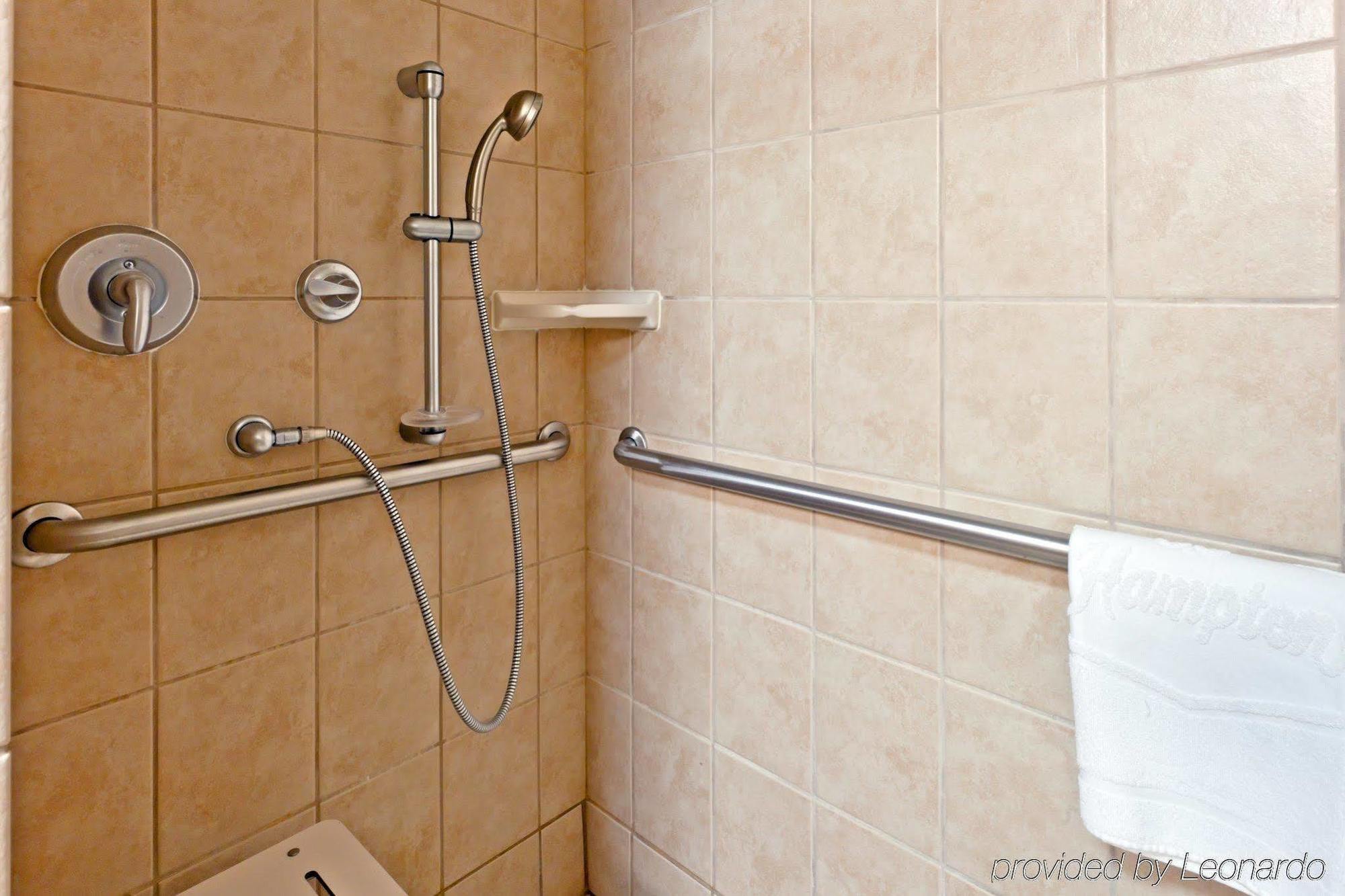 Khách sạn Hampton & 3*