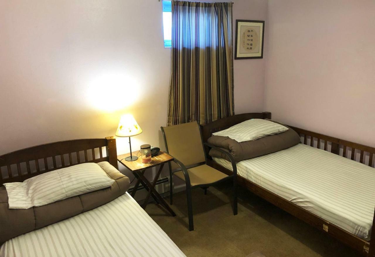 9th Ave Hostel *